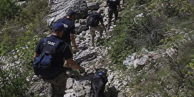 ეს წყვილი იდუმალებით მოცულ ვითარებაში გაუჩინარდა ლაშქრობის დროს, და მხოლოდ შვიდი წლის შემდეგ პოლიციამ ავტომაგისტრალზე მოხეტიალე კაცი იპოვა. შემდეგ კი გაირკვა, რომ...
